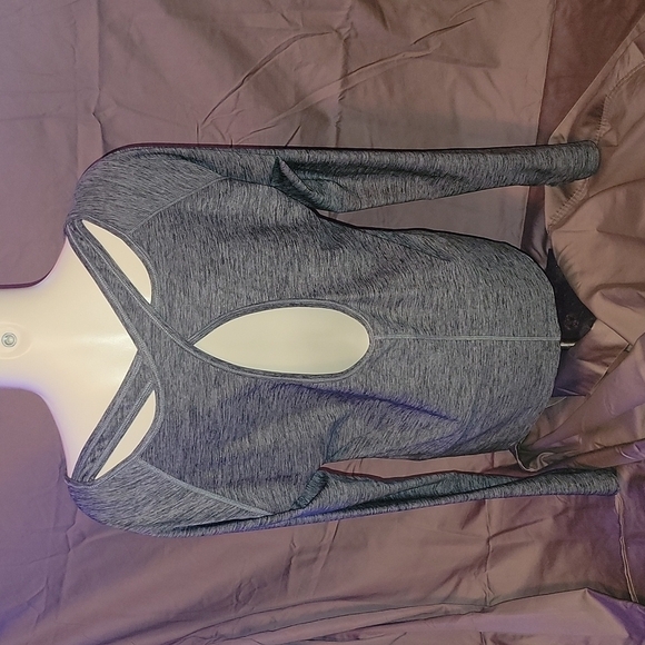 Under Armour DriFit Top - Picture 1 of 5